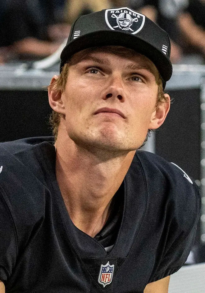 Daniel_Carlson_Las_Vegas_Raiders_2021_(cropped)